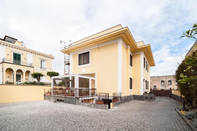 Dream House - Genel