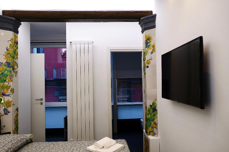 The Boutique Napoli Suite - Oda