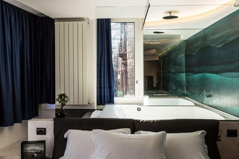 The Boutique Napoli Suite - Oda