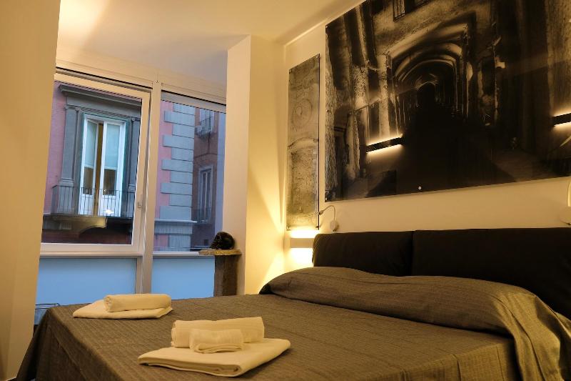 The Boutique Napoli Suite - Oda