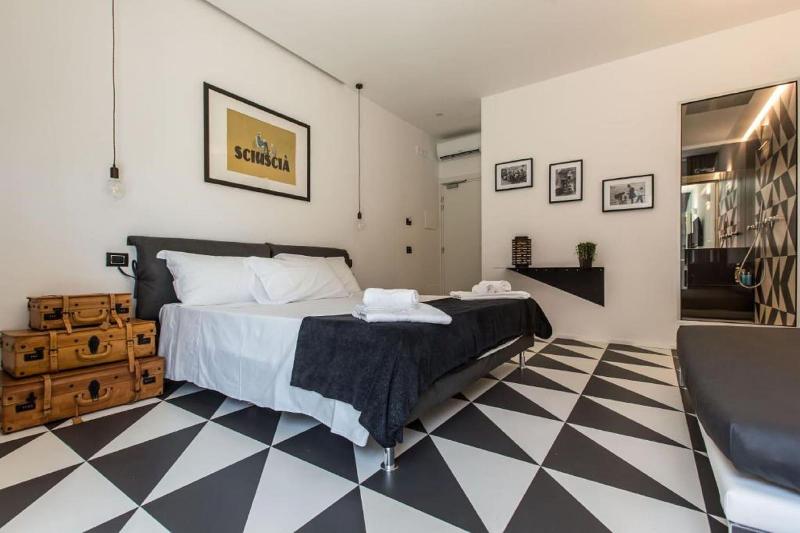The Boutique Napoli Suite - Oda
