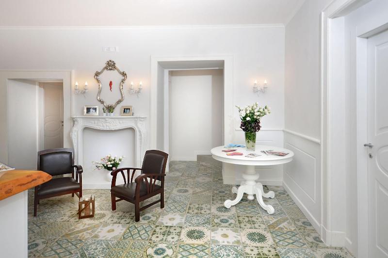 Barbarella Home - Lobi