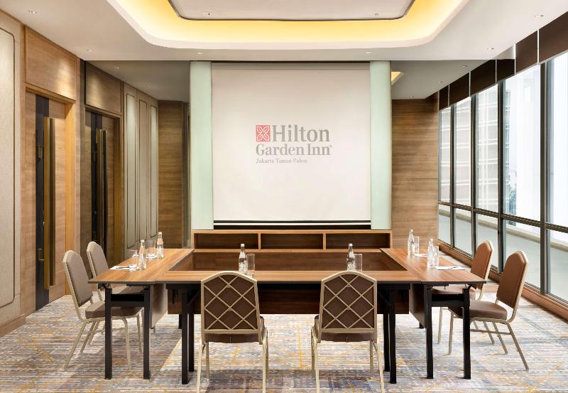 Hilton Garden Inn Jakarta Taman Palem - Toplantı