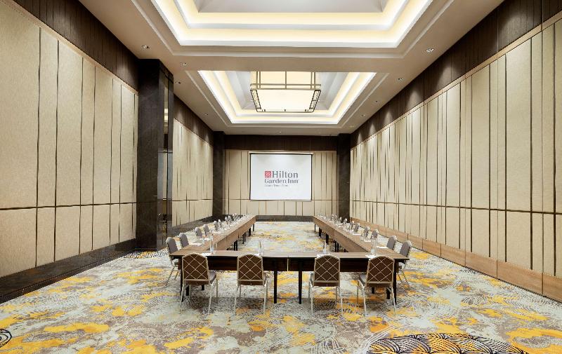 Hilton Garden Inn Jakarta Taman Palem - Toplantı