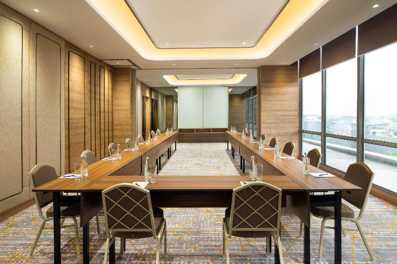Hilton Garden Inn Jakarta Taman Palem - Toplantı