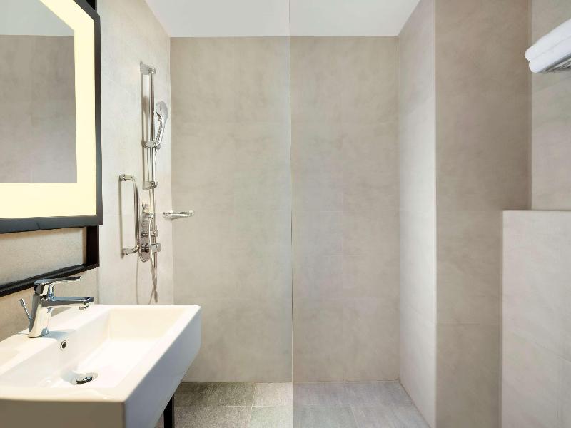 Hilton Garden Inn Jakarta Taman Palem - Oda