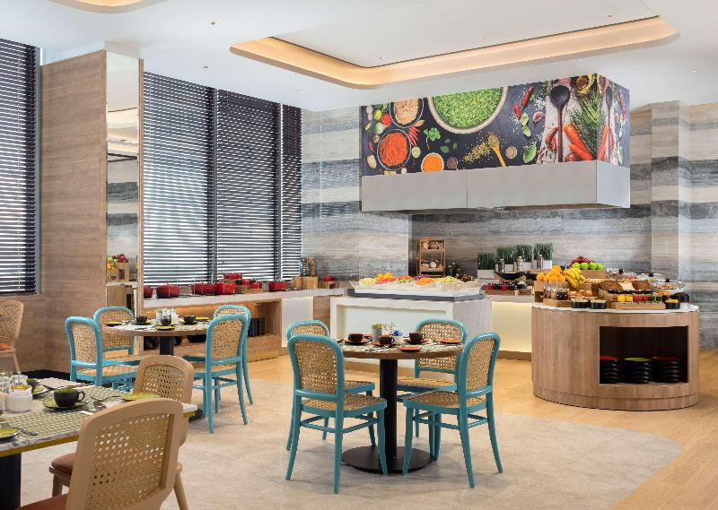 Hilton Garden Inn Jakarta Taman Palem - Restoran