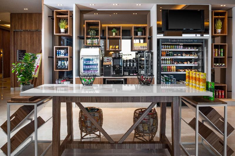 Hilton Garden Inn Riyadh Financial District - Restoran