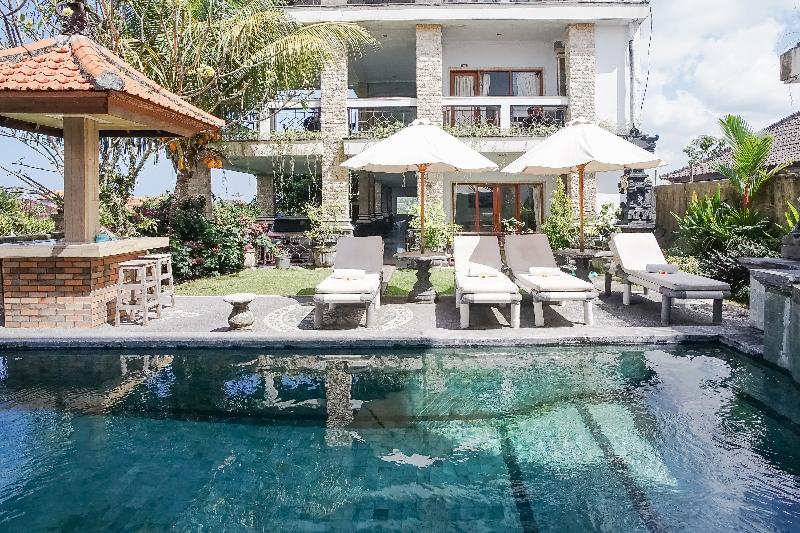 Agung Homestay Canggu by ZUZU - Havuz
