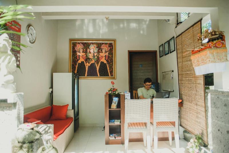 Desak Putu Putra Hidden - Lobi