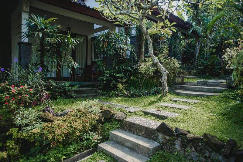 Desak Putu Putra Hidden - Teras