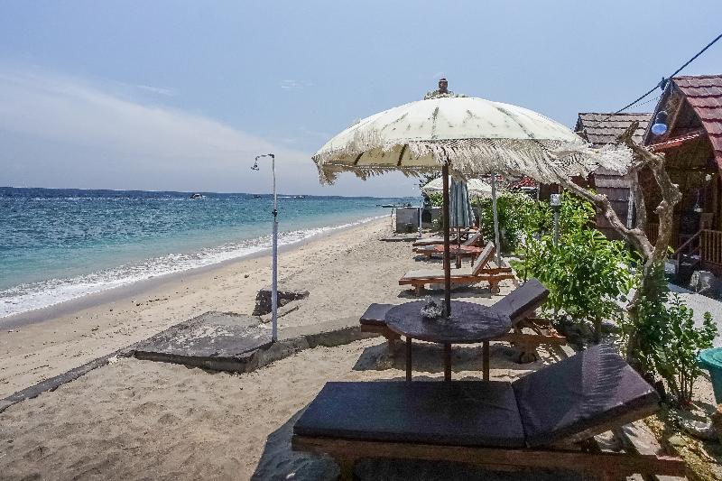 Road Beach Villa by ZUZU - Teras