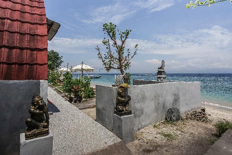 Road Beach Villa by ZUZU - Teras