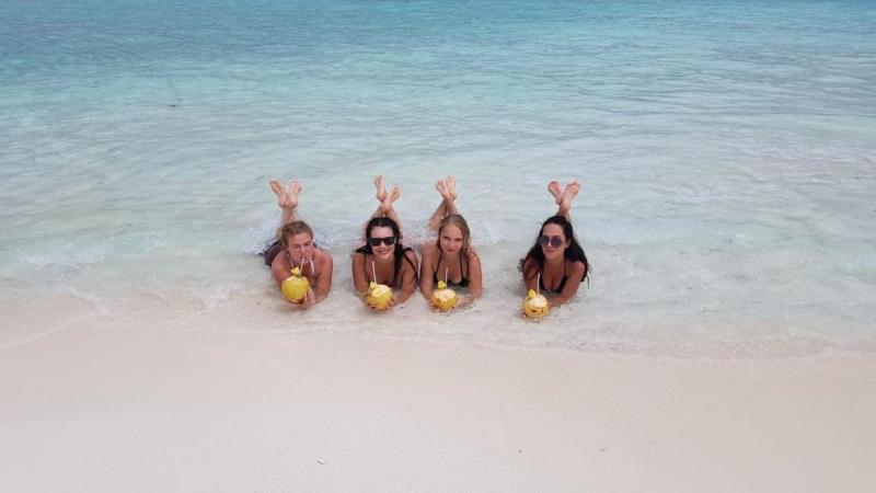Batuta Maldives Surf View - Plaj