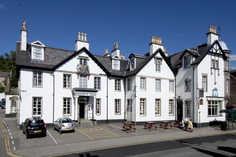 Burnett Arms Hotel - Genel