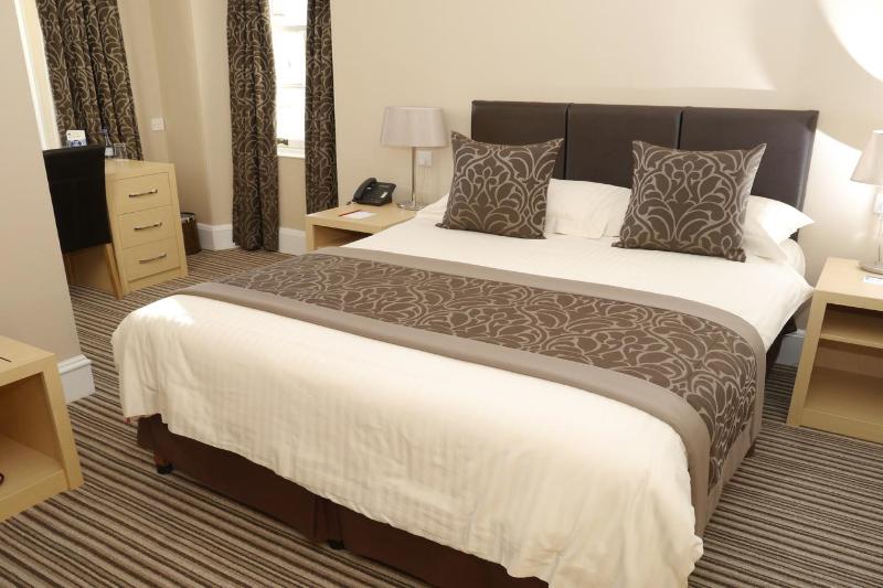 Burnett Arms Hotel - Oda