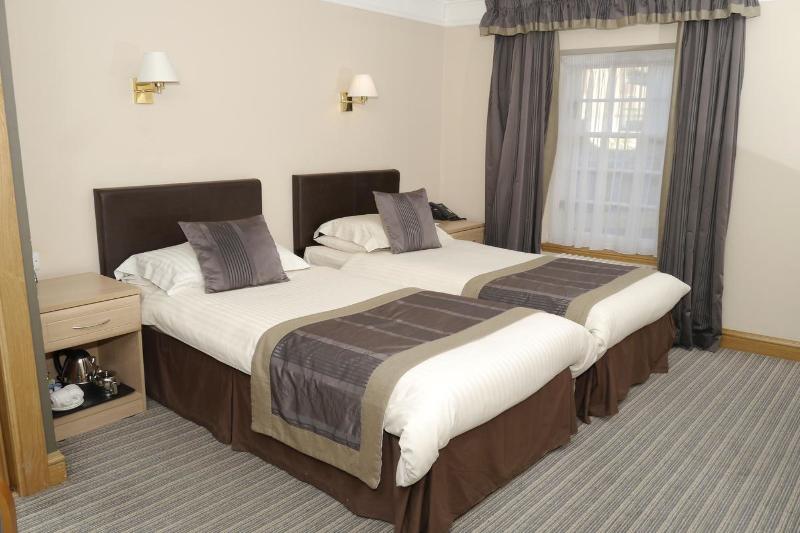 Burnett Arms Hotel - Oda