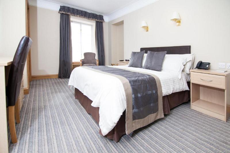 Burnett Arms Hotel - Oda