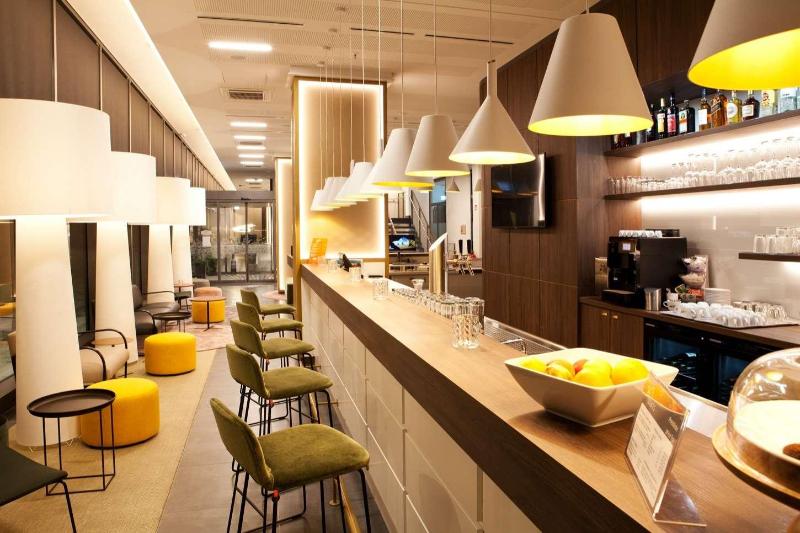 Hampton By Hilton Munich City Center East - Bar