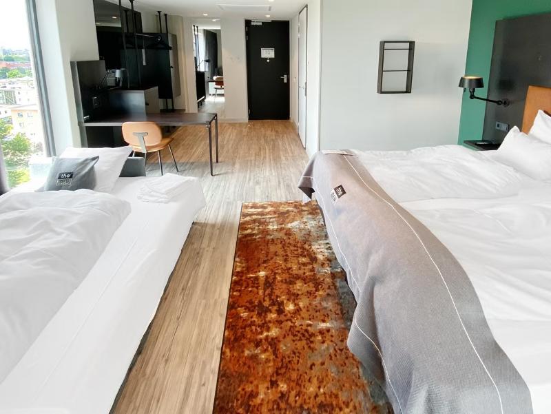 Holiday Inn - the niu, Fender Amsterdam - Oda