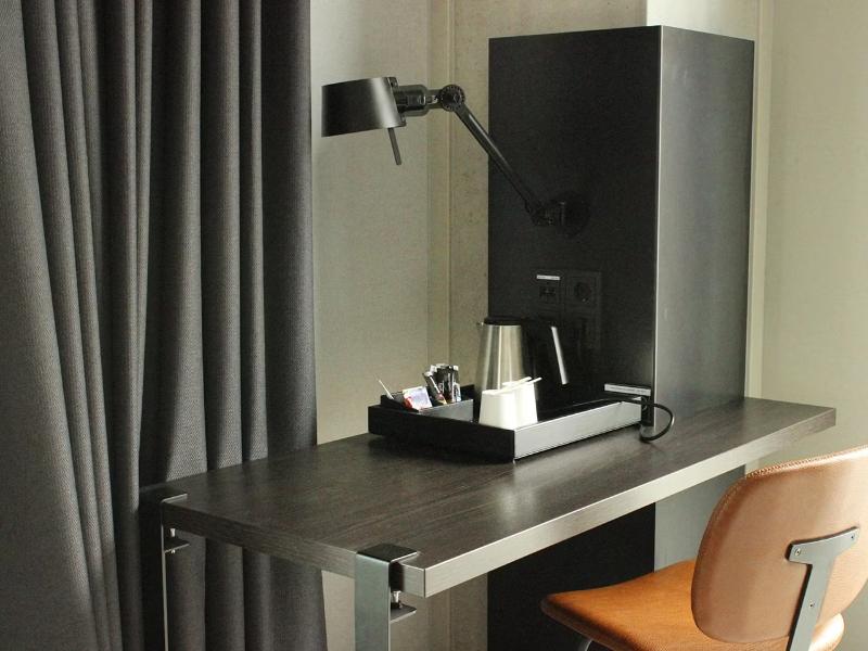 Holiday Inn - the niu, Fender Amsterdam - Oda