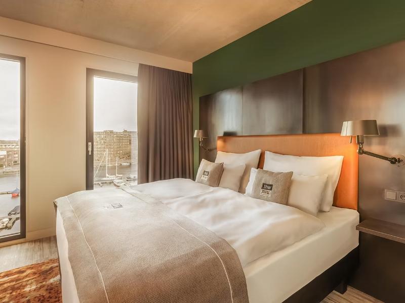 Holiday Inn - the niu, Fender Amsterdam - Oda