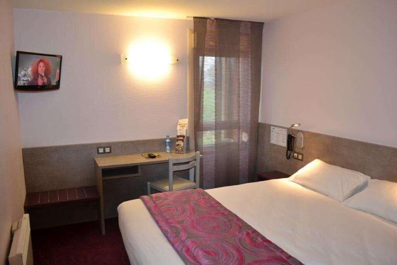 Brit Hotel Les Evens - Genel