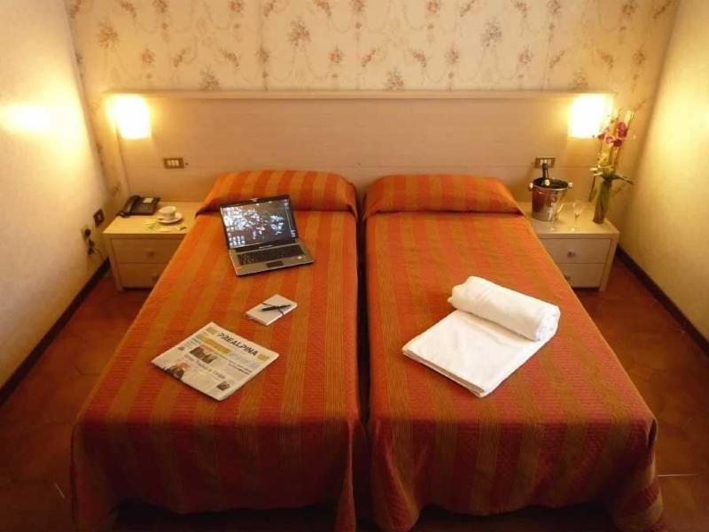 Hotel Montecarlo - Oda