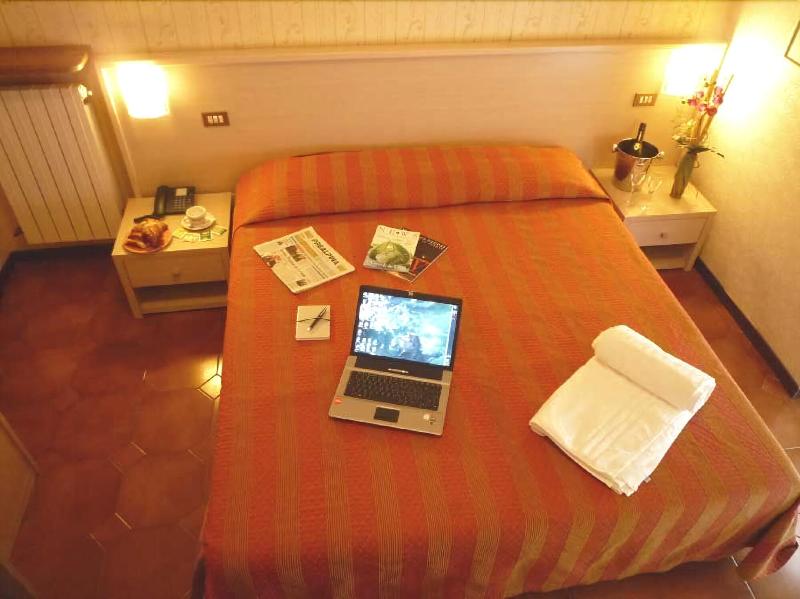 Hotel Montecarlo - Oda
