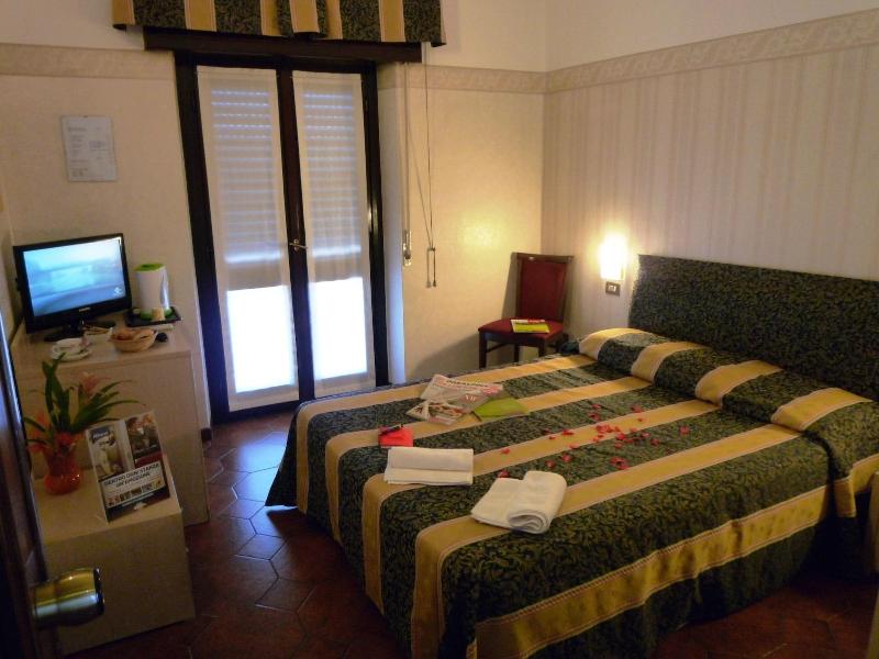 Hotel Montecarlo - Oda