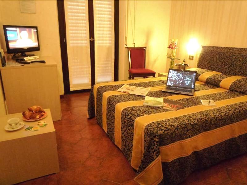 Hotel Montecarlo - Oda