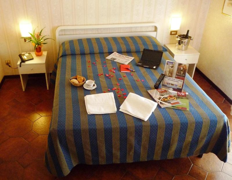 Hotel Montecarlo - Oda