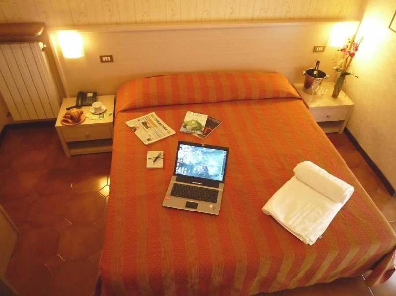 Hotel Montecarlo - Oda