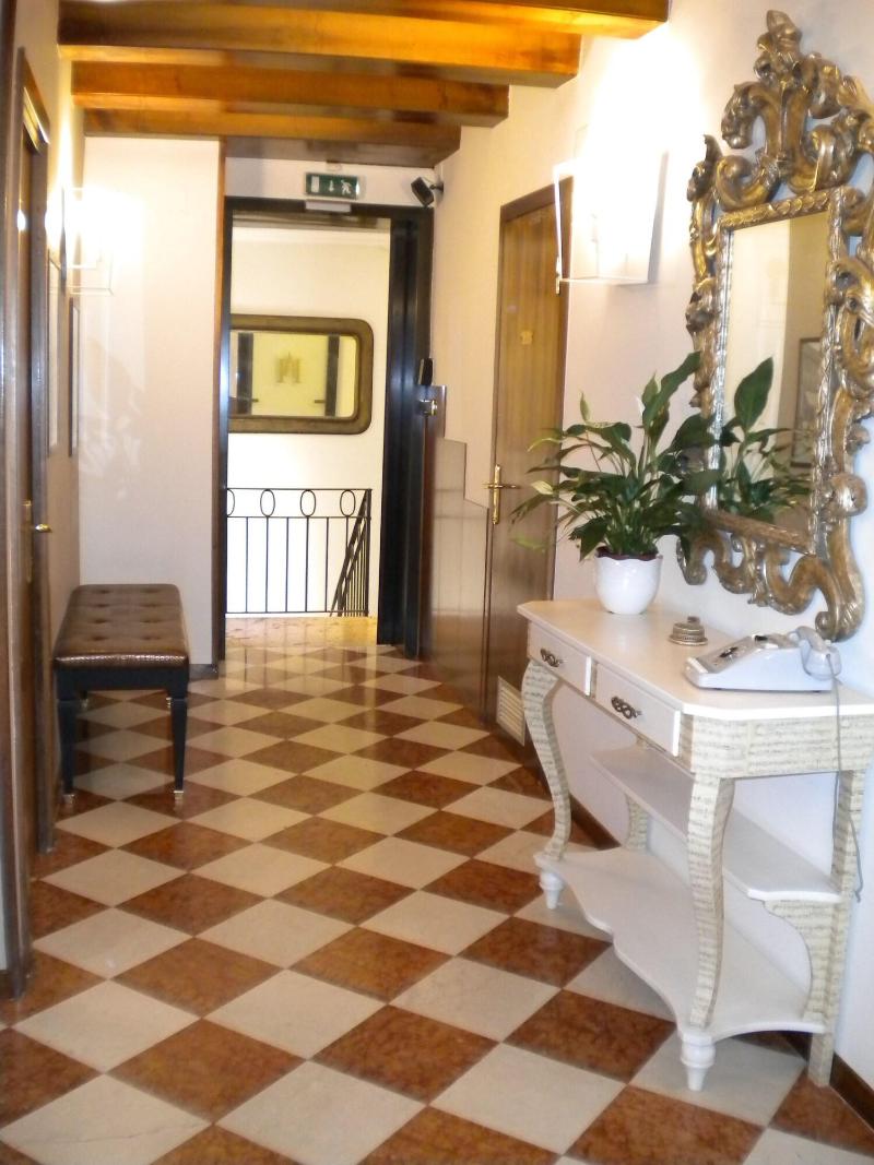 Hotel Aurora - Lobi