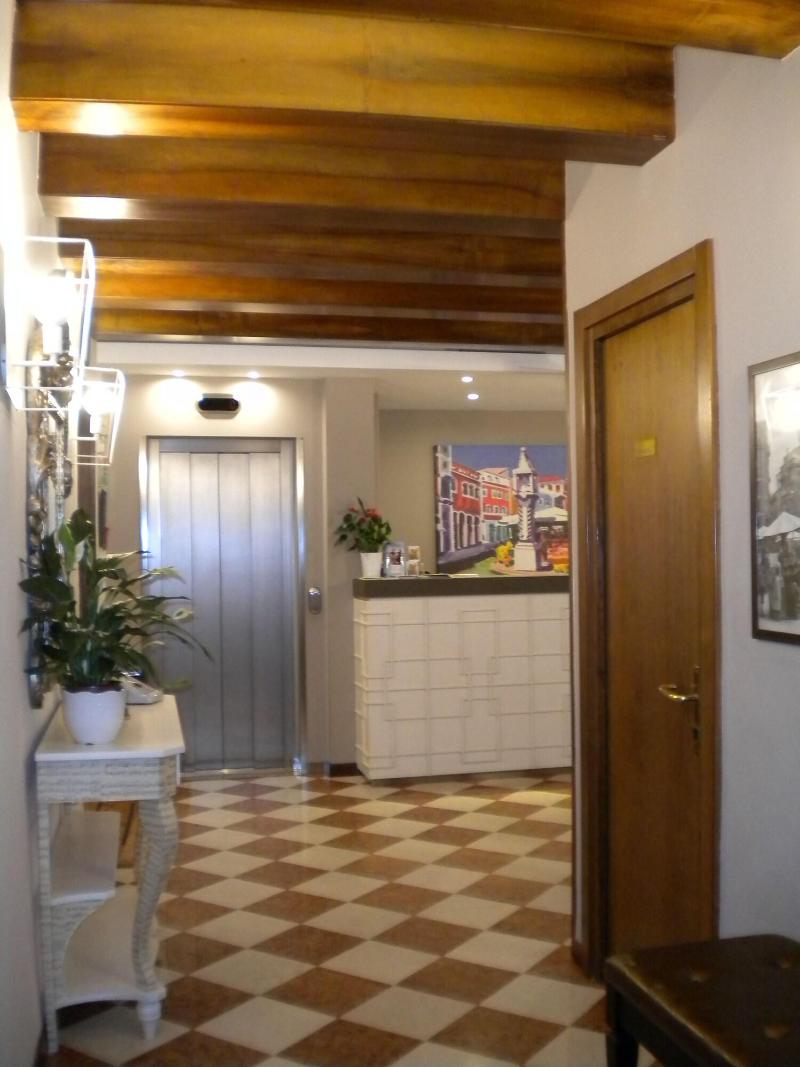 Hotel Aurora - Lobi