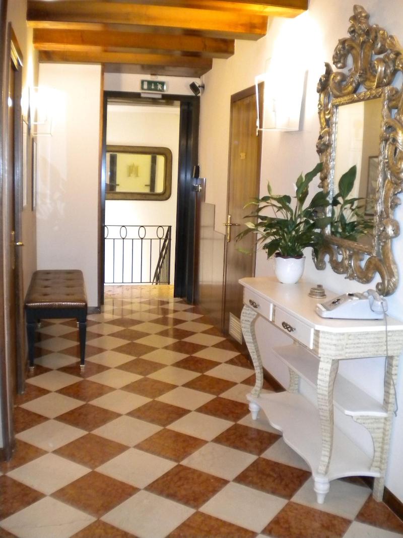 Hotel Aurora - Lobi