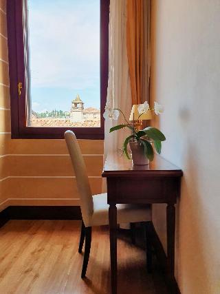 Hotel Aurora fotoÄŸrafÄ±
