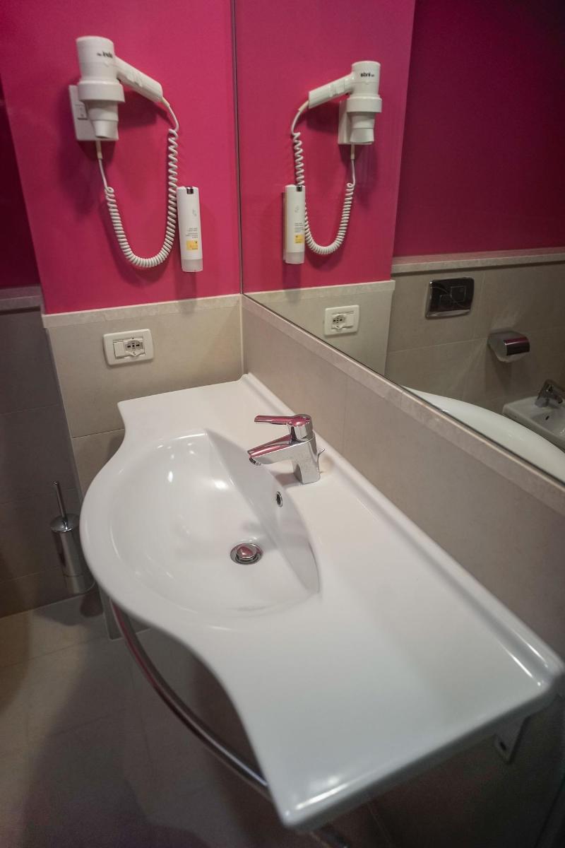 Kona Hotel Verona - Oda