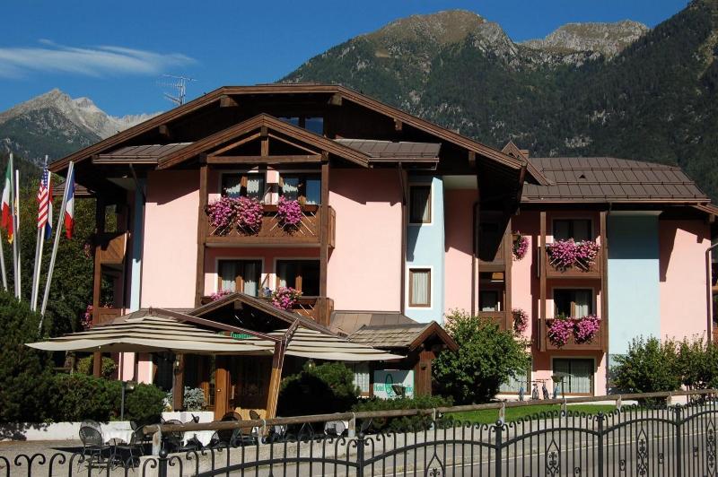 Hotel Quadrifoglio - Genel