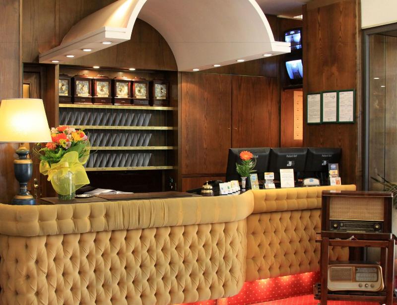 Euro Hotel - Lobi