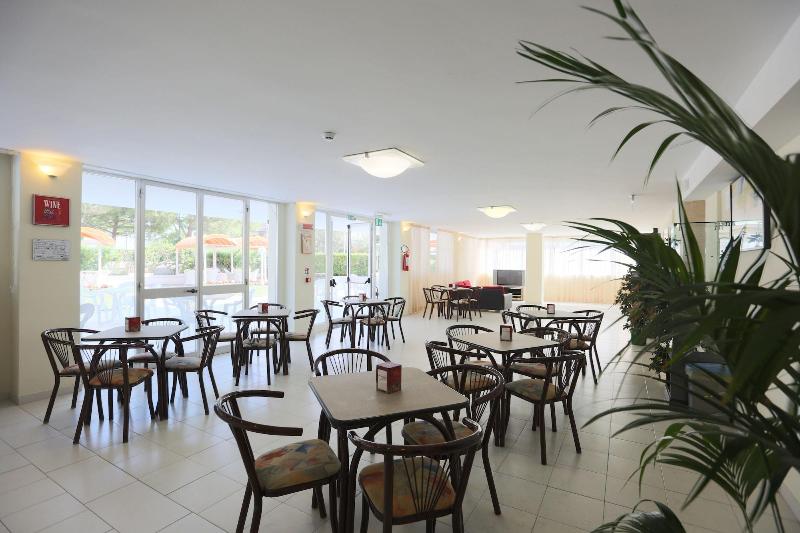 Family Hotel Marina Beach - Bar
