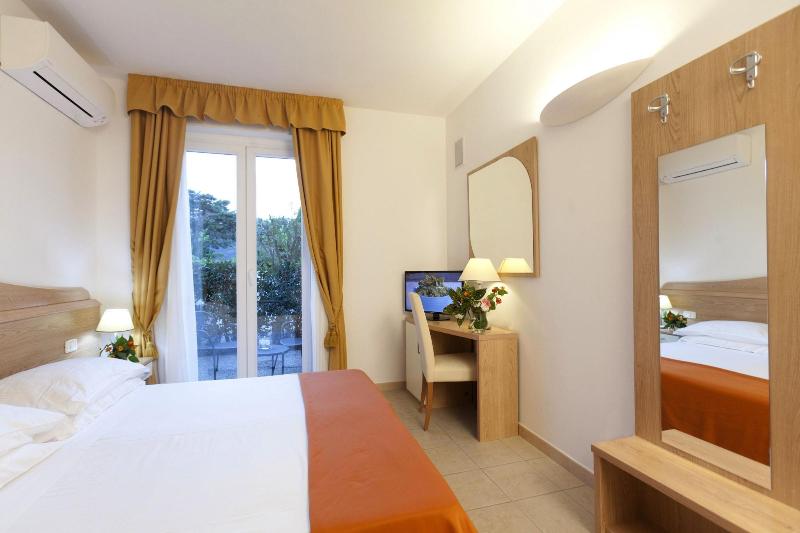 Hotel Villa Smeraldo - Oda