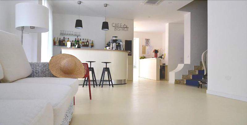 Petit Hotel - Lobi