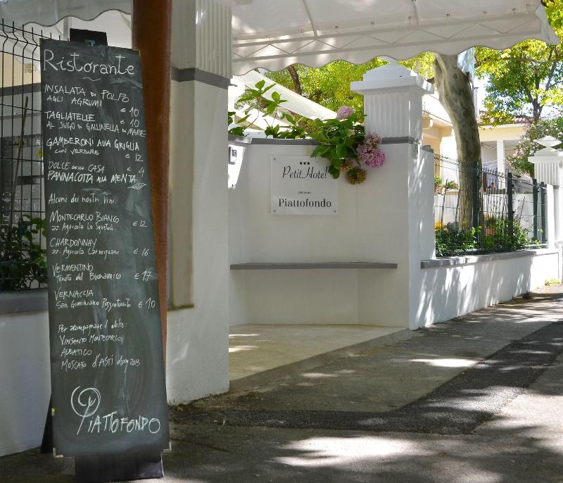 Petit Hotel - Genel