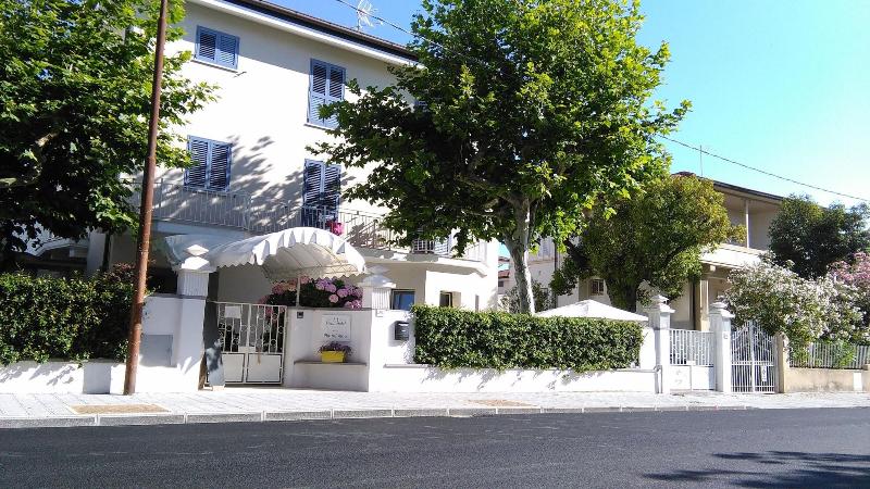 Petit Hotel - Genel