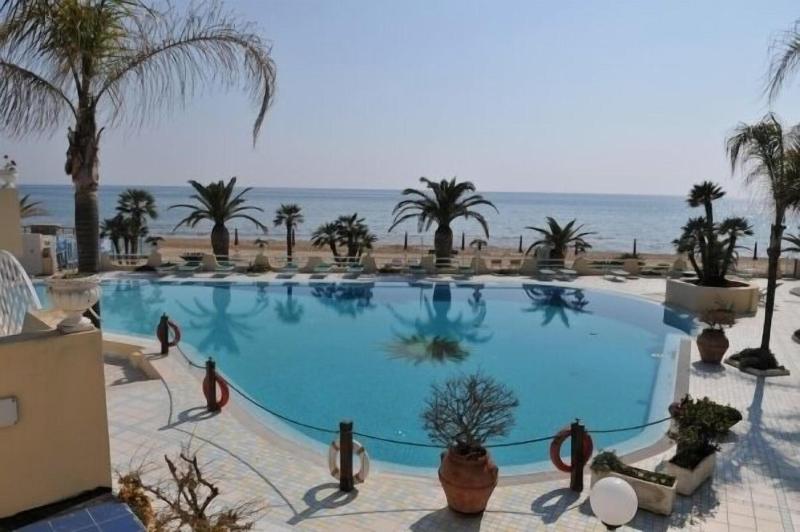 Grand Hotel La Playa - Havuz