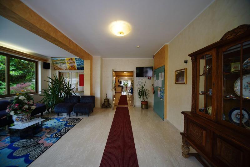 King Hotel - Lobi