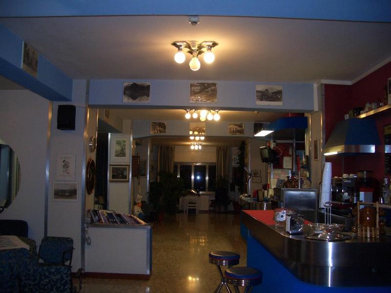 King Hotel - Lobi