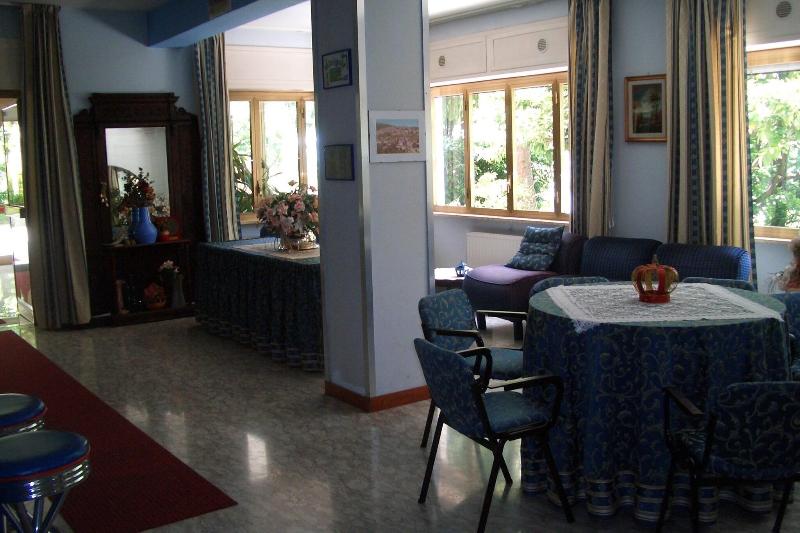 King Hotel - Lobi