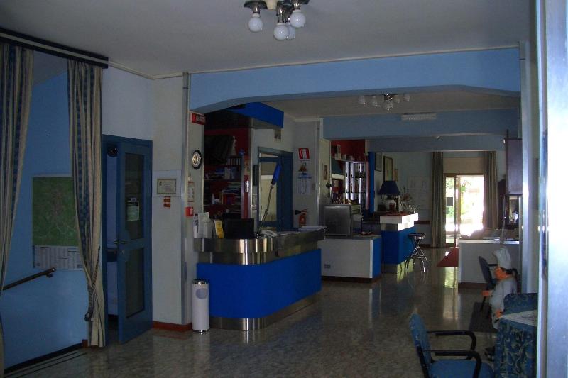 King Hotel - Lobi